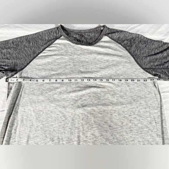 American Eagle Active Flex Men's light Gray and dark grey Raglan Shirt size XL - Picture 3 of 4